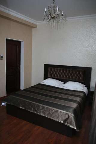 Гостиница Luxor Ессентуки Двухместный номер Делюкс с 1 кроватью и душем-2
