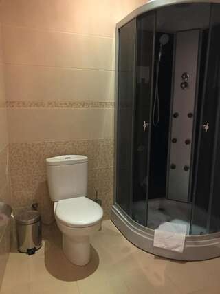 Гостиница Luxor Ессентуки Двухместный номер Делюкс с 1 кроватью и душем-7