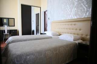 Гостиница Luxor Ессентуки Двухместный номер с 2 отдельными кроватями и душем-6
