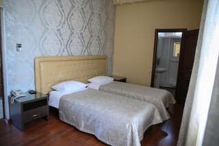 Гостиница Luxor Ессентуки Двухместный номер с 2 отдельными кроватями и душем-7