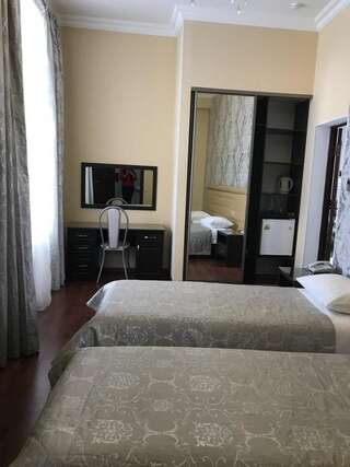 Гостиница Luxor Ессентуки Двухместный номер с 2 отдельными кроватями и душем-13