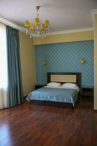 Гостиница Luxor Ессентуки Классический трехместный номер-1